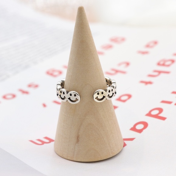 Smiley Ring - Picture 3 of 3